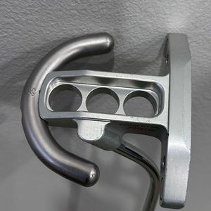 Like new Titleist Futura putter. 35”